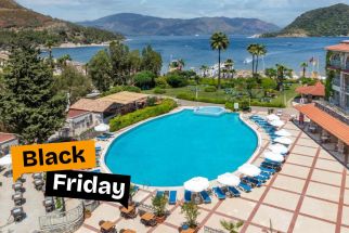 MARTI LA PERLA  (ADULTS ONLY 16+)